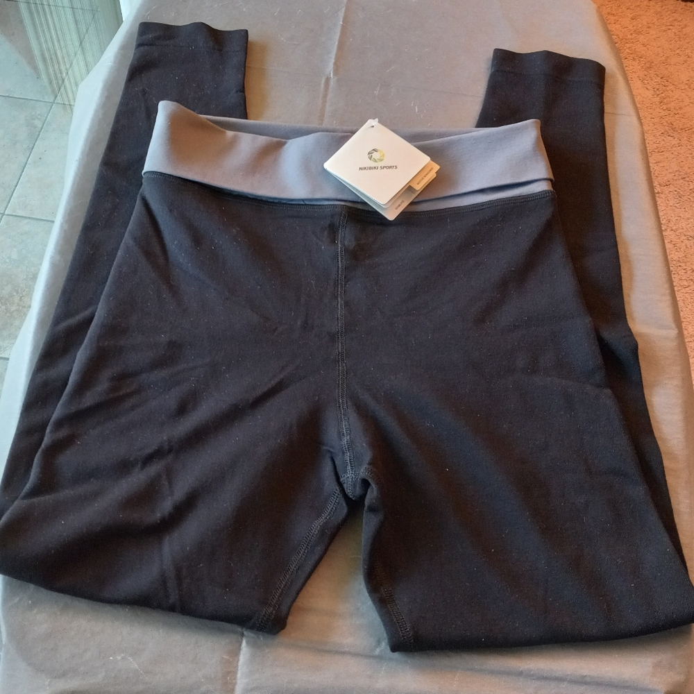 Nikibiki Full Seamless Moisture Wicking Leggings w 4 Way Stretch